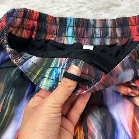 Lululemon Hotty Hot Short II *Long 4" Chroma Fusion Multi / Black - Picture 2 of 6